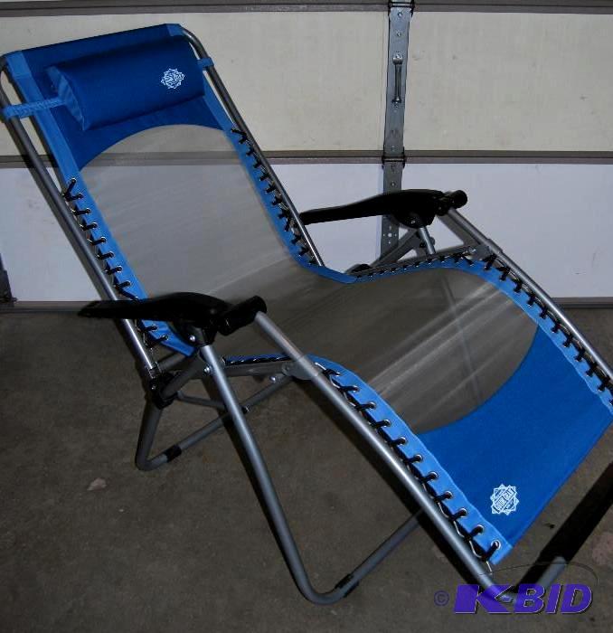 lot 2 image: Deluxe Zero Gravity Lounger, steel frame with...