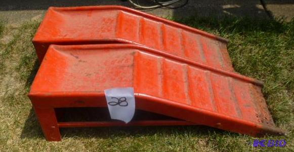 lot 28 image: Set of 2 Mechanics Car Ramps In Good Conditio...