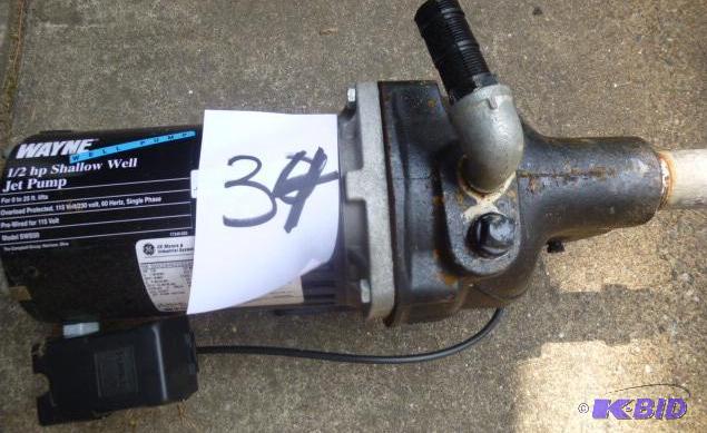 lot 34 image: Wayne Brand Model SWS50 12 hp Shallow Well J...