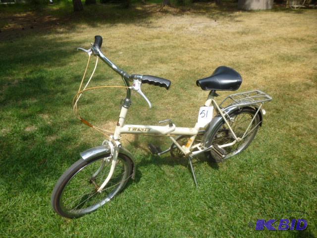 lot 51 image: Raleigh Youth Bike FoldsPivots In Half For E...