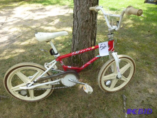 lot 52 image: Predator Youth Bike In Good Condition...