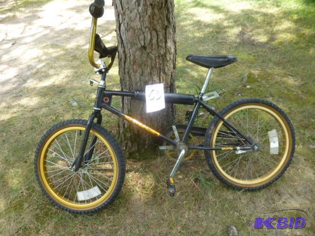 lot 53 image: Huffy 230 Thunder Youth Bike In Good Conditio...