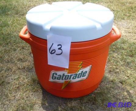 lot 63 image: Gatorade Beverage CoolerDispensor In Clean a...