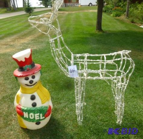 lot 64 image: Frosty The Snow Man With Lighted Reindeer Chr...