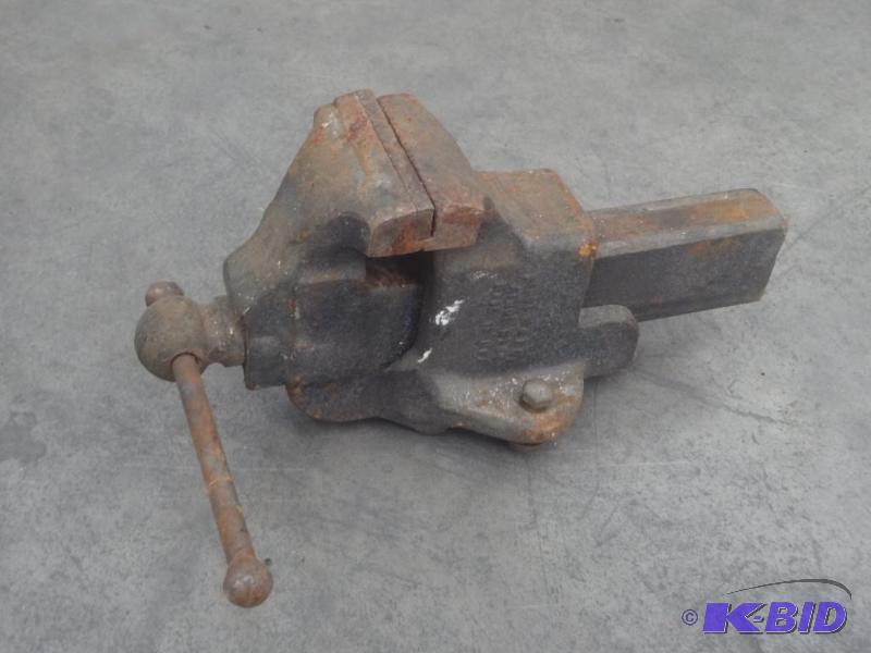 Bench Vise With 5&quot Jaw...