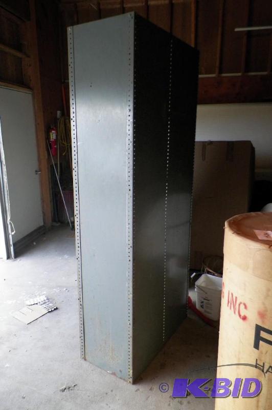 lot 16 image: Metal Shelf
