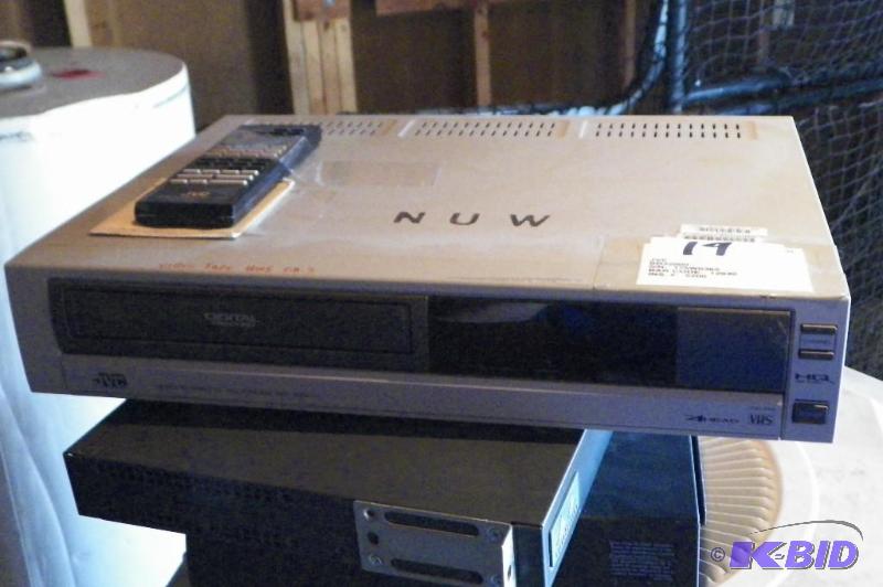 lot 19 image: JVC VCR Model No. BR3200U