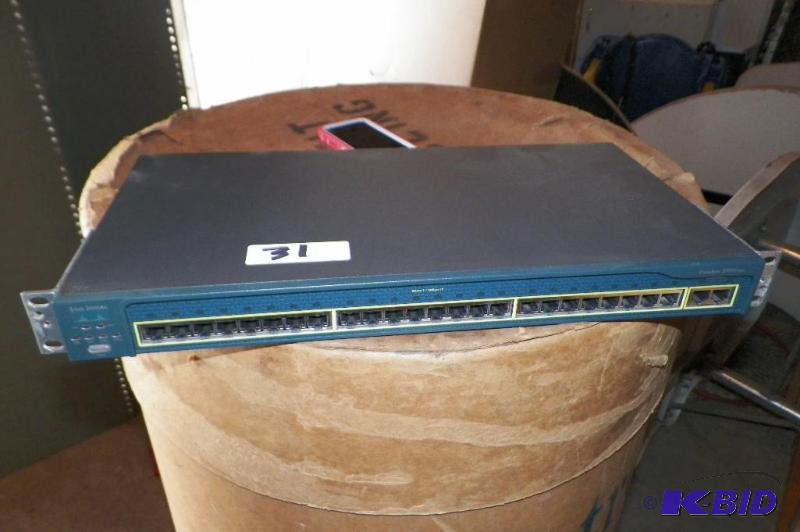 lot 31 image: Sisco Systems Catalyst 2950