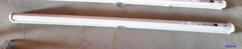 lot 36 image: 1 Classroom Projector Screen