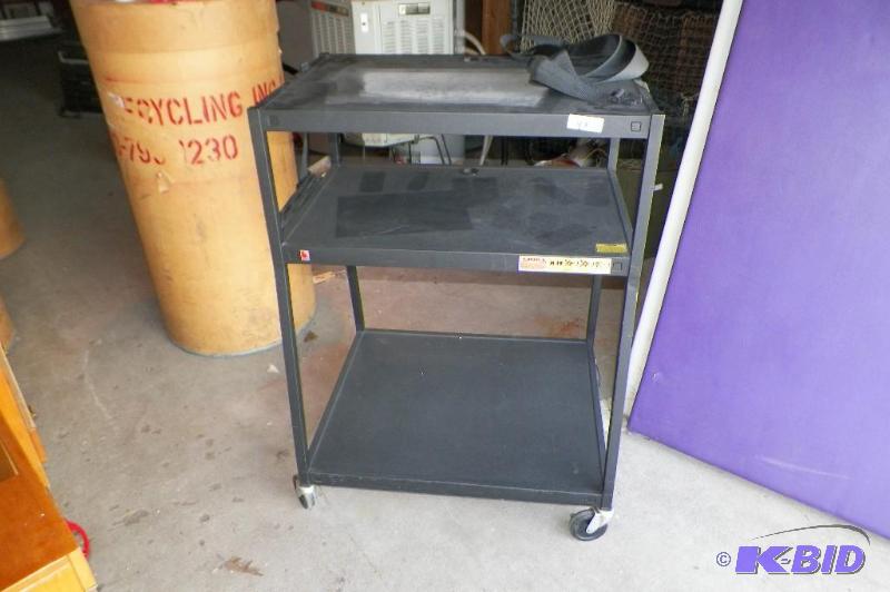 lot 43 image: Av Cart 44 Tall