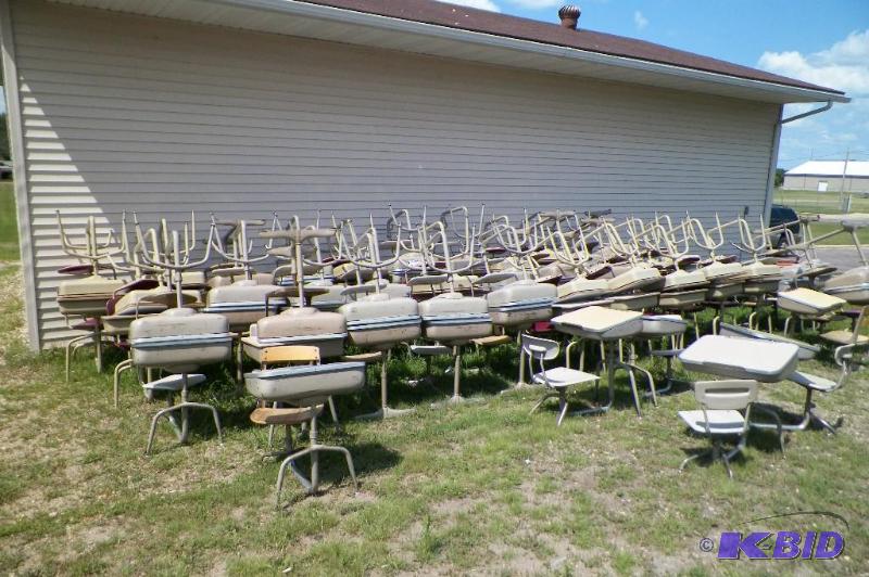 lot 57 image: 10 Classroom Desks