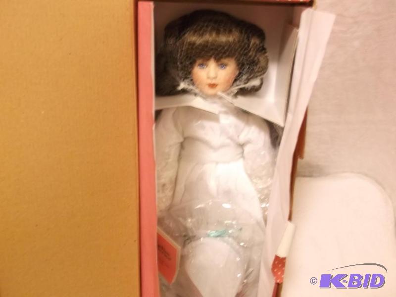 Beautiful porcelain hand painted Tammi doll f...