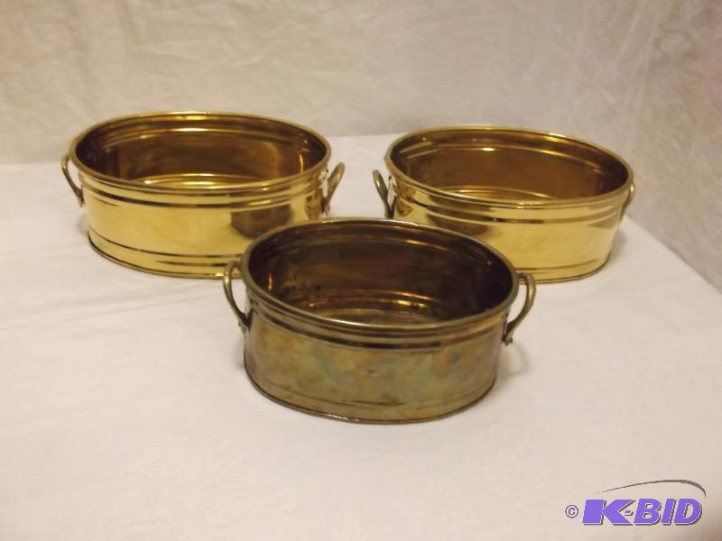 Lot with 3 solid heavy brass decorative conta...
