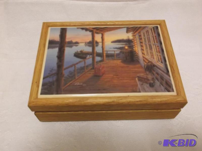Beautiful solid oak felt lined jewelry box wi...