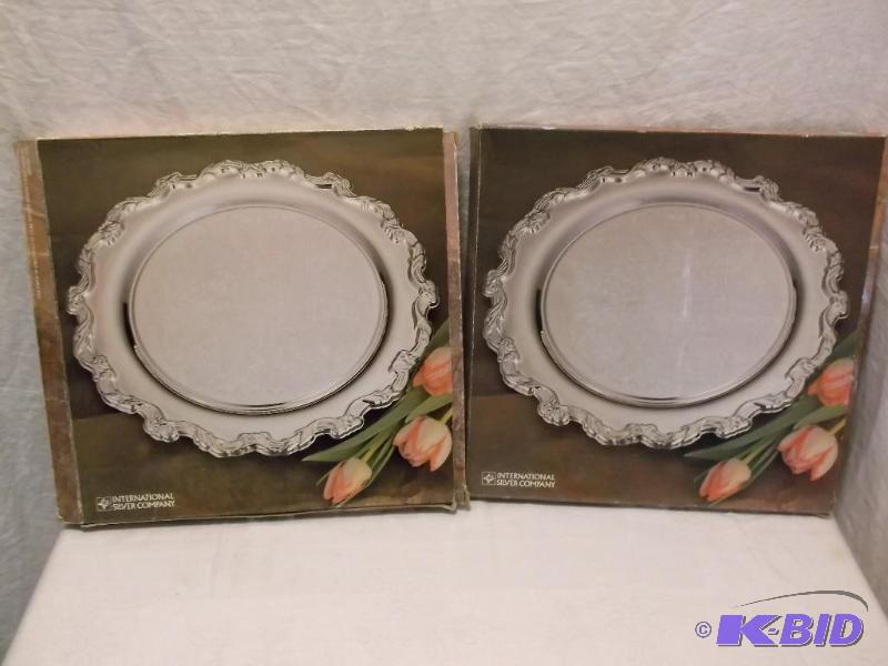Lot with 2 silver plate serving platters meas...