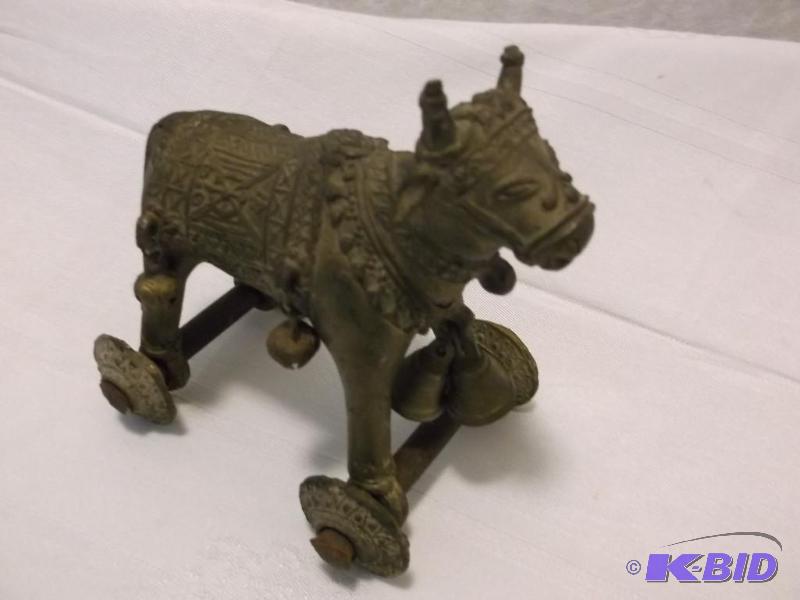 Vintage heavy cast aluminum Roman bull measur...
