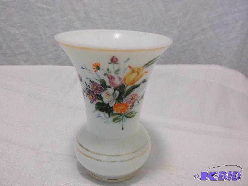 Nice hand painted vase 6&quot T appears in g...