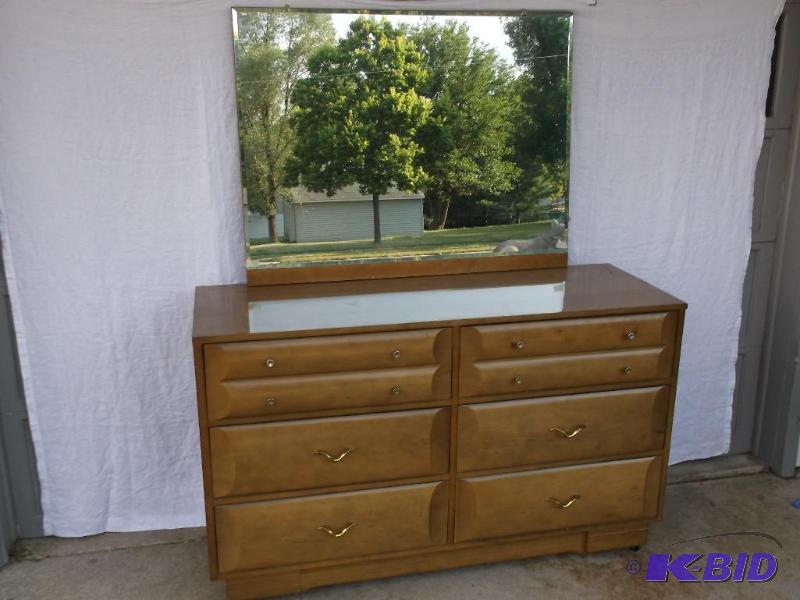 Beautiful mirrored Driftwood 6 drawer dresser...