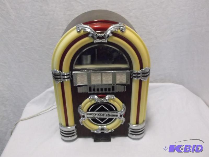 Cute Crosley Collectors Edition CR-11 jukebox...