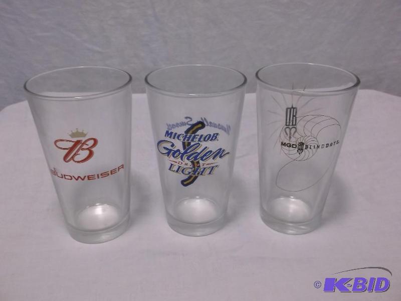 Lot with 3 collectable beer glasses all appea...