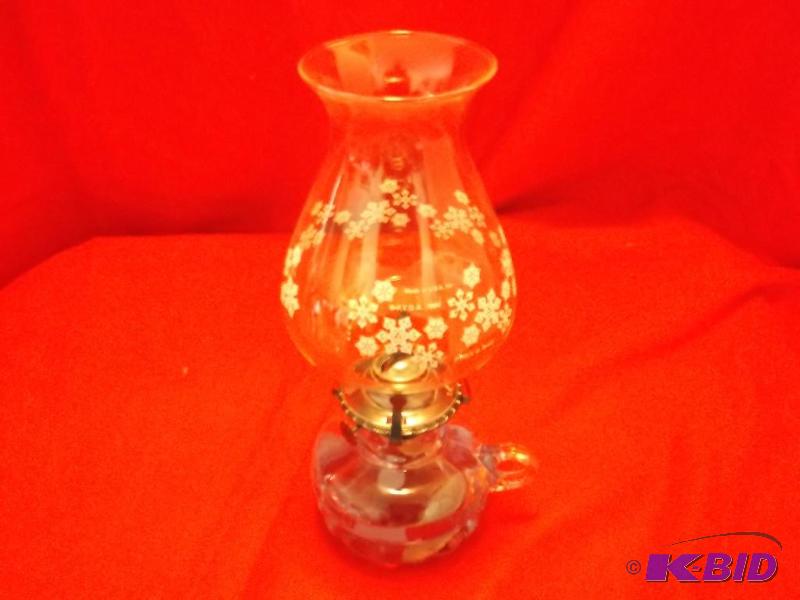 Nice finger oil lamp appears in great conditi...