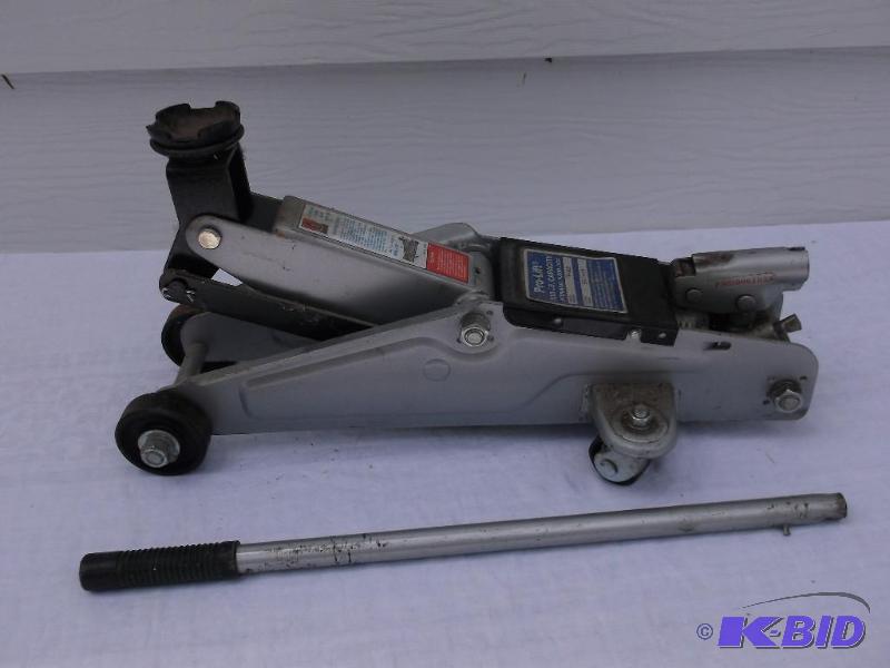Pro-Lift 3300 LB. Capacity hydraulic floor ja...