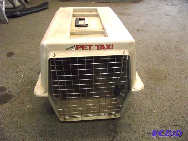 Pet Taxi Portable Kennel   13&quot wide open...