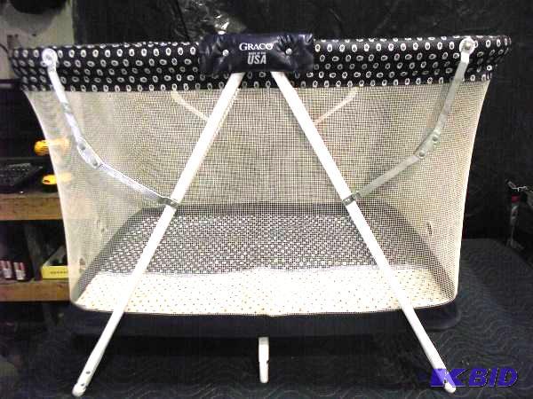Graco Portable Crib   Includes pad ...