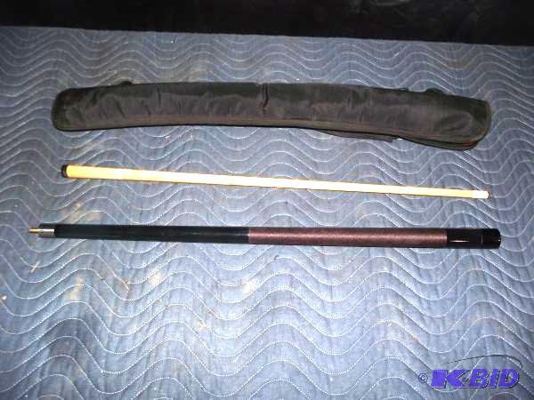 Pool Stick With Case   Comes apart for easy t...