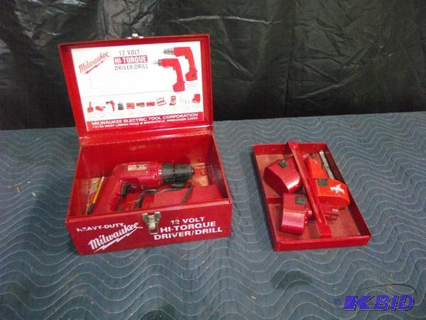 Milwaukee Cordless Drill   Includes hard case...
