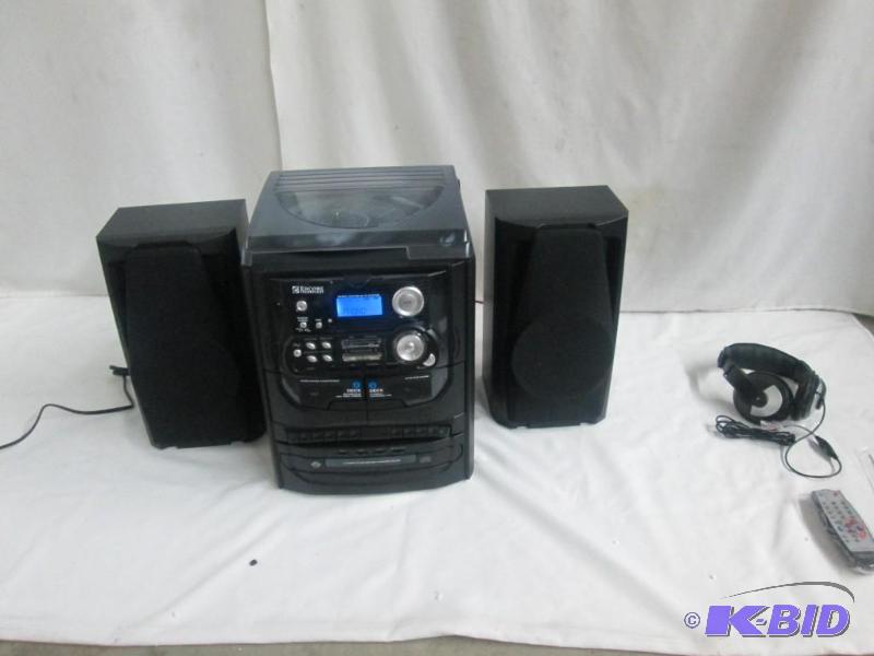 Encore Technology 3-CD w Turntable Home Stereo