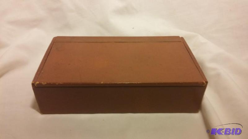 lot 10 image: Dutch Masters President Cigars Valet Case......