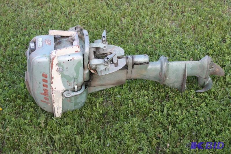 lot 14 image: Vintage Johnson 5-12 hp boat motor for parts...