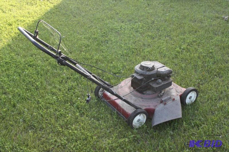 lot 18 image: Murry 20&quot walk behind mower...