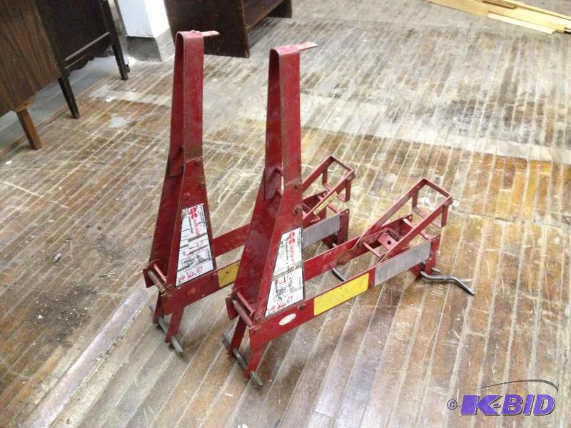 lot 68 image: Pair Qual Craft Scaffolding  Work Table Brackets