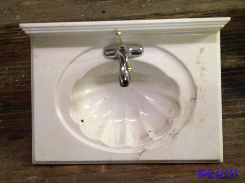 lot 7 image: Bathroom Sink