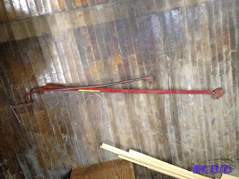 lot 76 image: Qual Craft Wall Anchor...