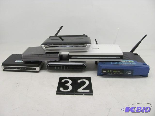 lot 32 image: Lot of 6 network equipment. Switches and ruot...
