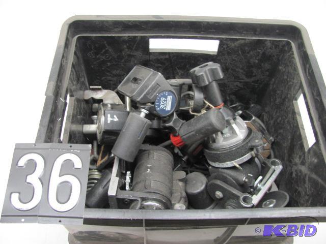 lot 36 image: Lot of cameratripod parts....