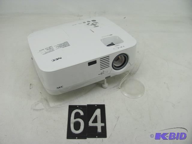 lot 64 image: NEC np-400 multimedia LCD projector. This uni...