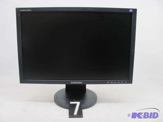 lot 7 image: Samsung 204bw 20" LCD monitor. This unit...