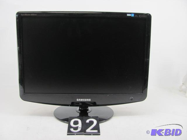 lot 92 image: Samsung 2032nw 20" LCD monitor. This uni...