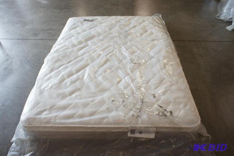 Serta Craigmont Queen Mattress. MSRP $599. Di...