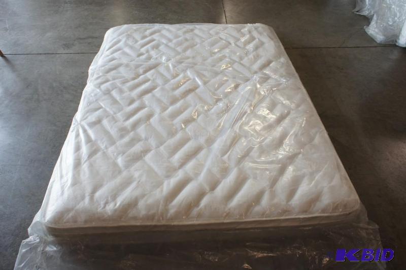 Serta Craigmont Queen Mattress. MSRP $599. Di...