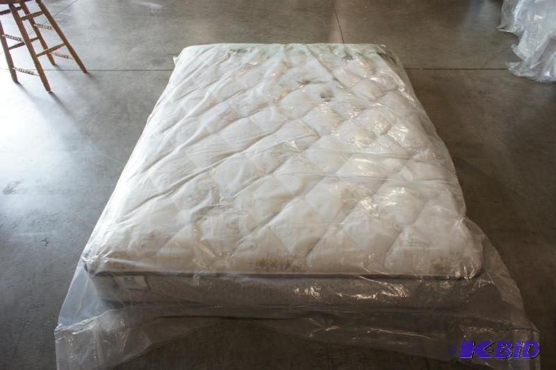 Sealy Sea Grove Plush Queen Mattress. MSRP $7...