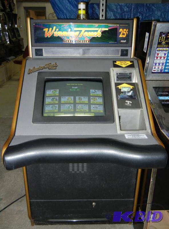 lot 1001 image: 1998 VLC SLANT-TOP MULTI-GAME SLOT MACHINE