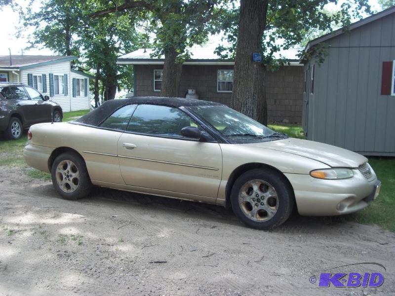 lot 2 image: 1998 Chrysler