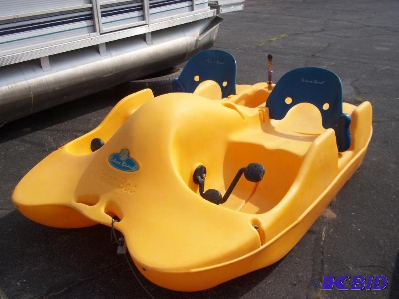lot 4 image: Paddle Boat WB 200