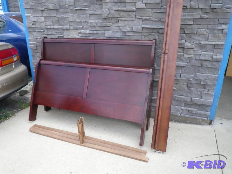QueenFull size sleigh bed, bedroom set, 2 dr...