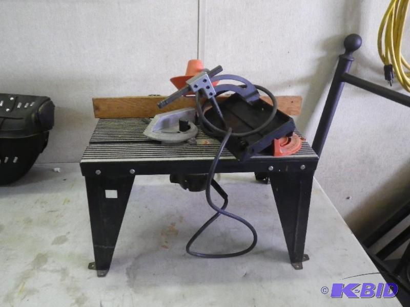 Router and router table...